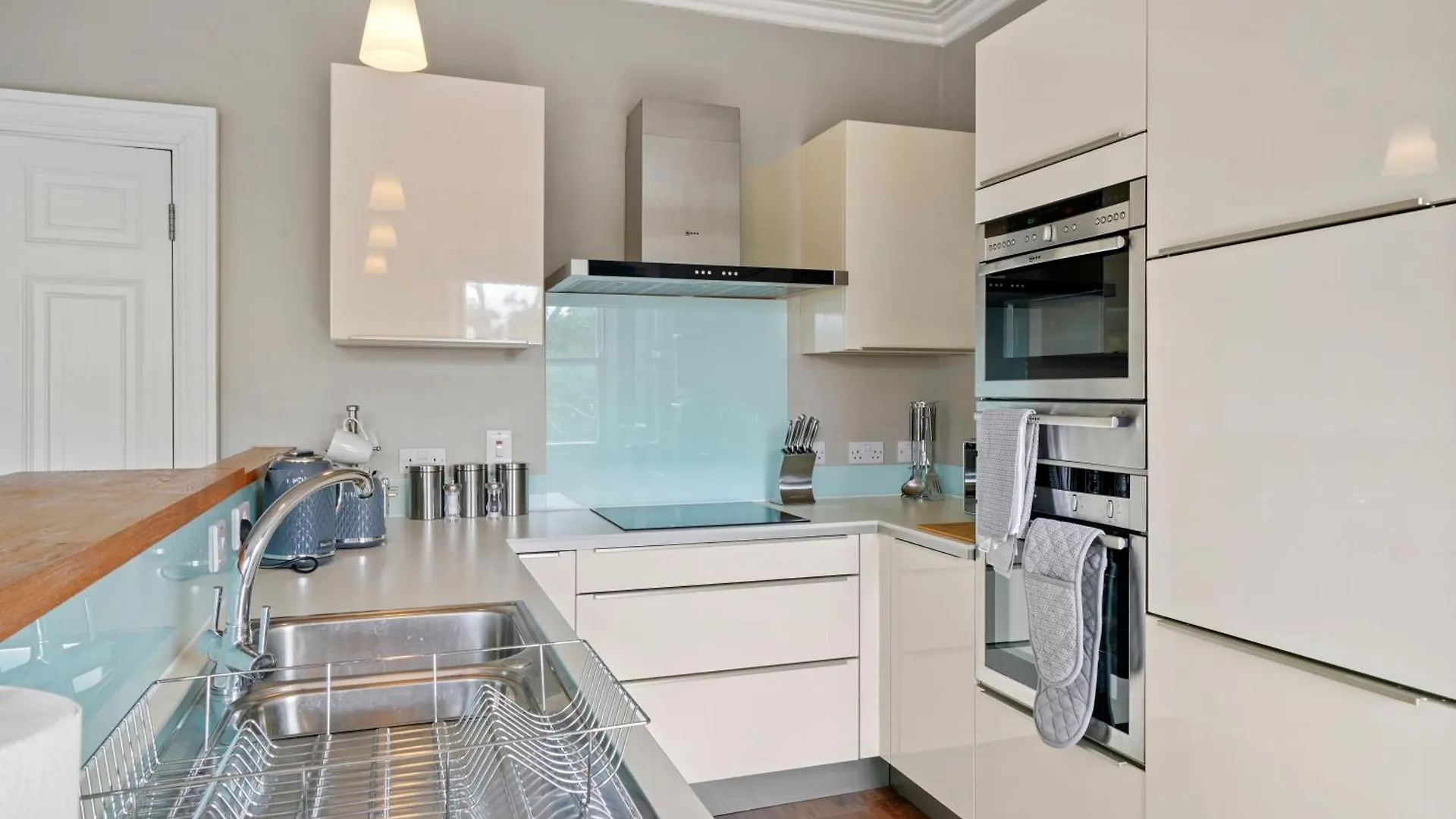 Exquisite Georgian Apartment With Reserved Parking Wakefield