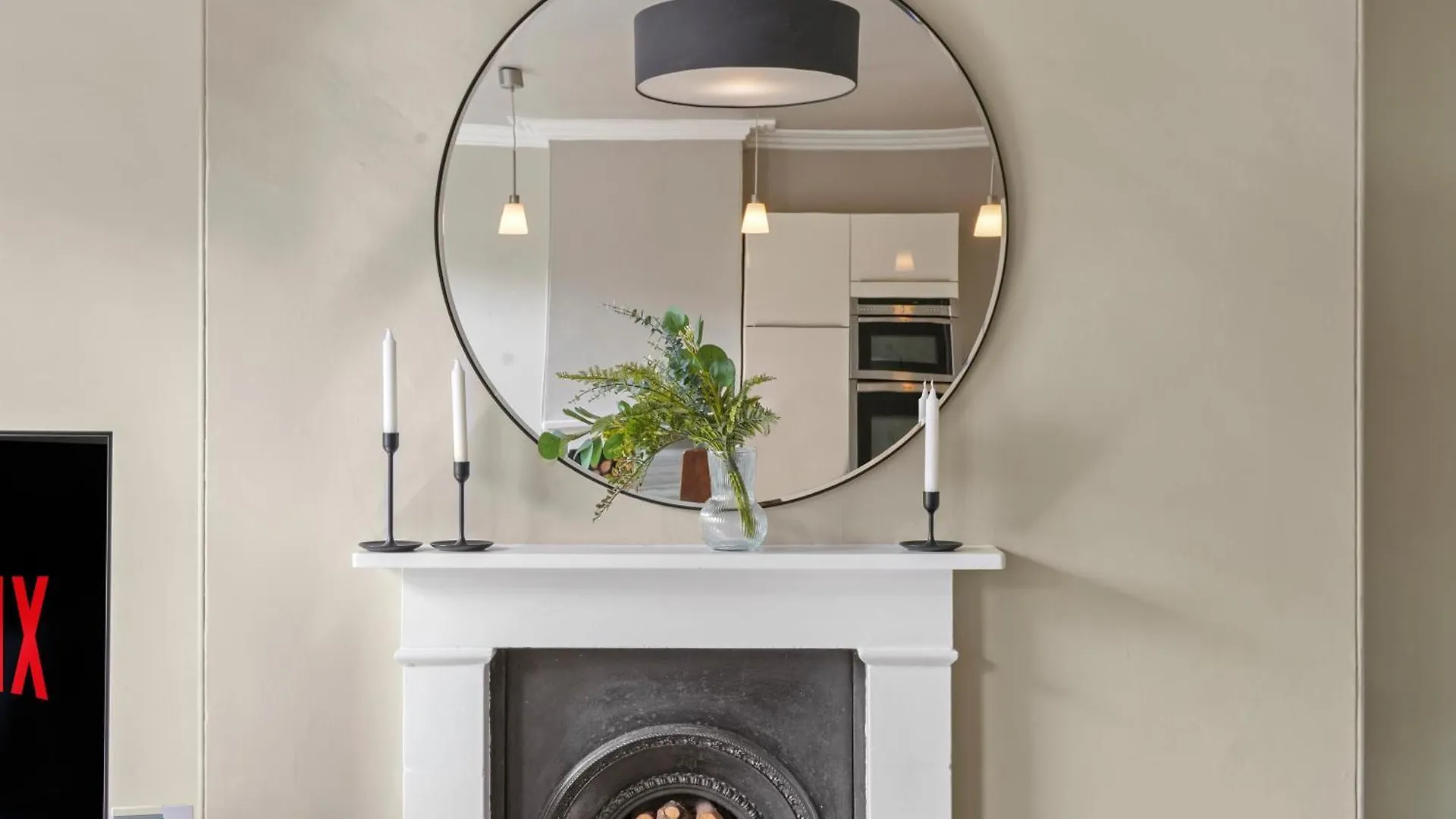 Exquisite Georgian Apartment With Reserved Parking Wakefield