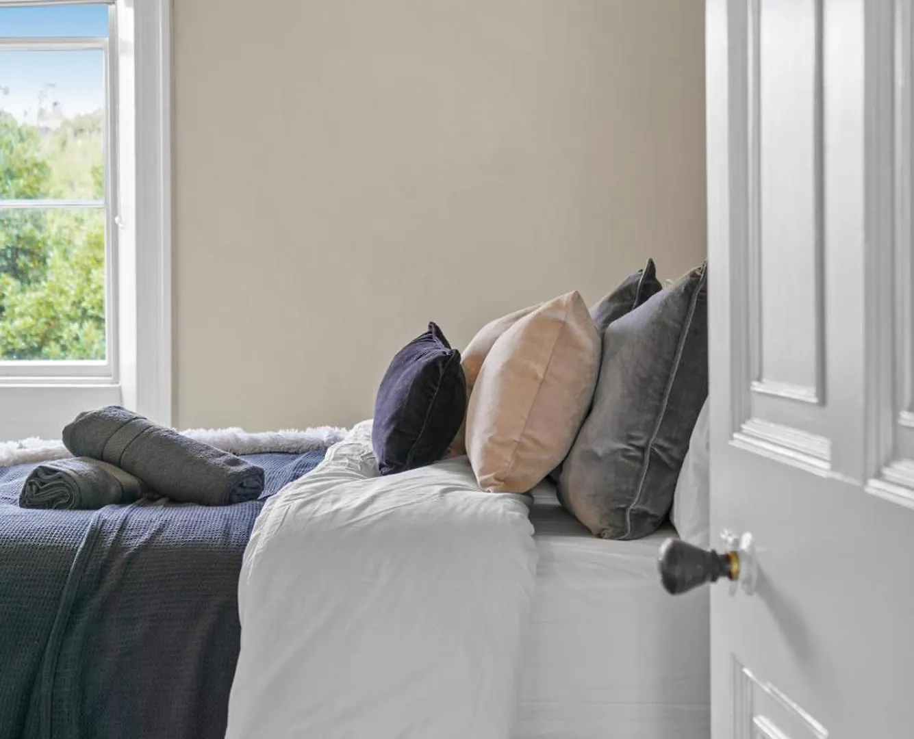 Exquisite Georgian Apartment With Reserved Parking Wakefield
